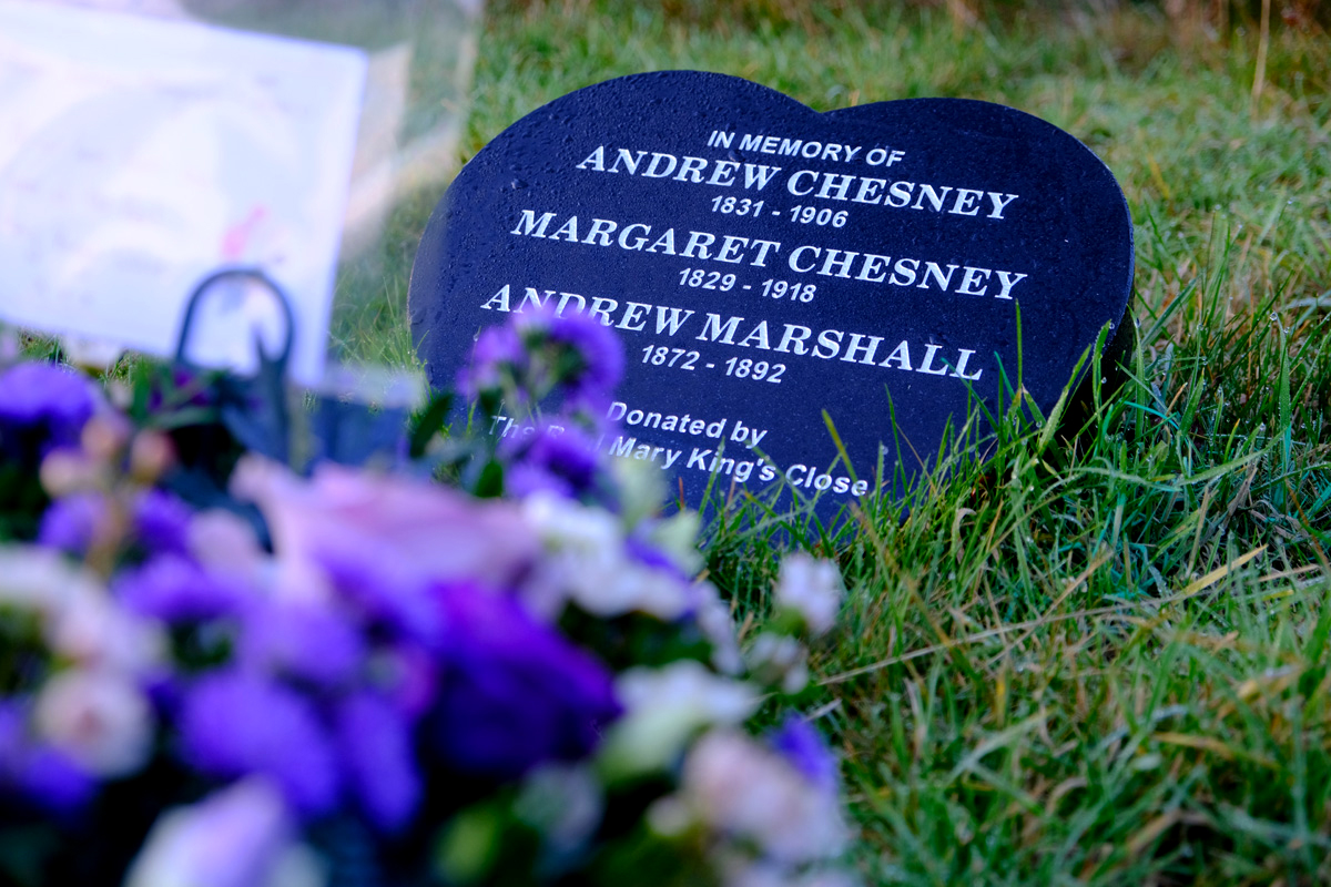 25 12 Chesney Grave 02
