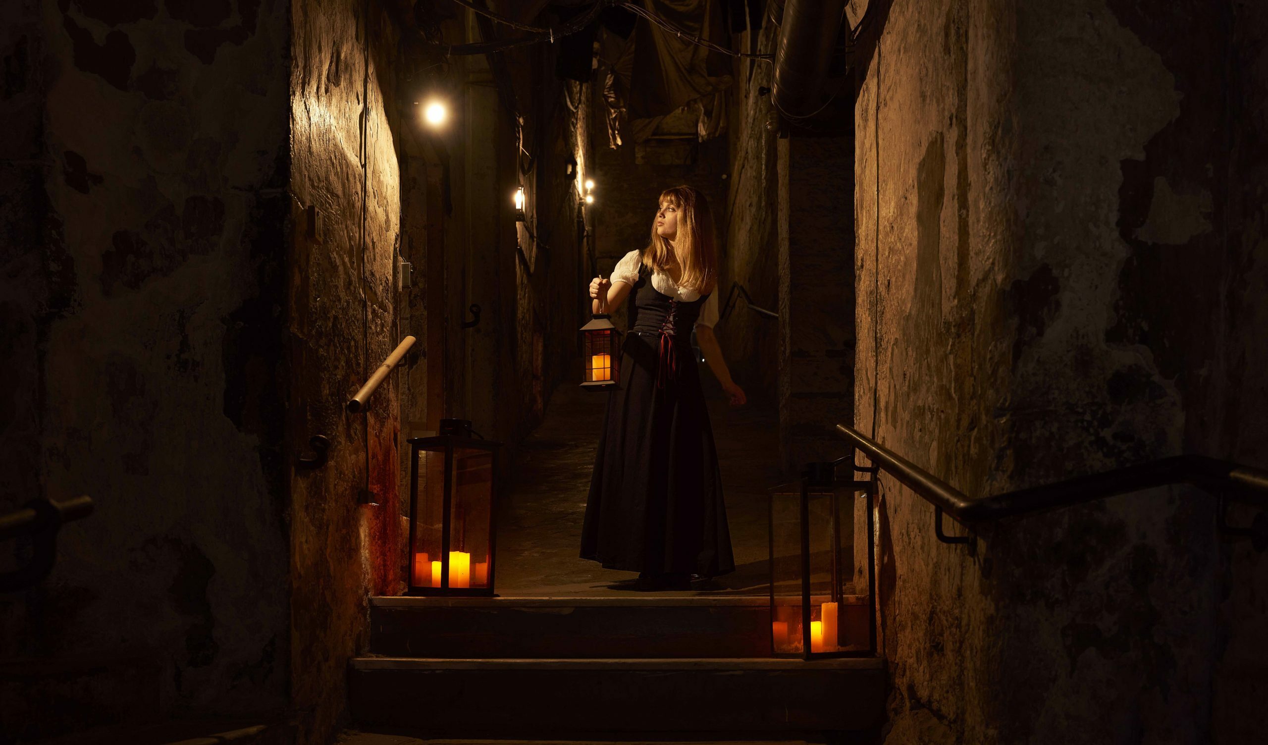 Special Tours -Lantern Led Tour - Girl holding up lantern