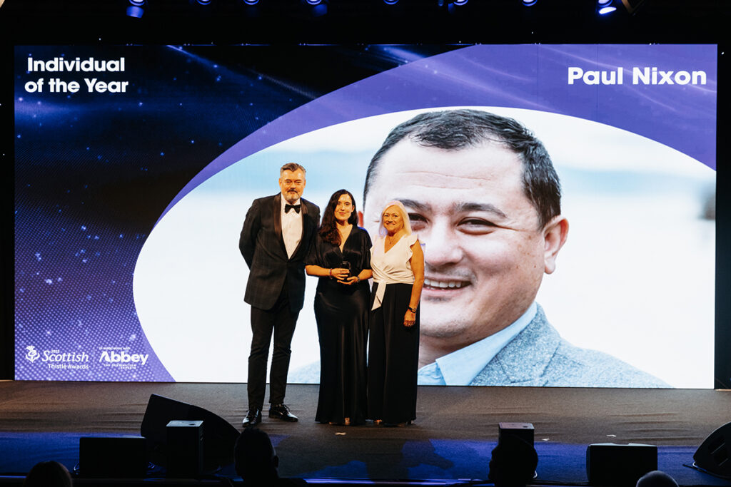 Patricia Cuni picking up Paul NIxon's Individual of the Year Thistle Award. Image credits Connor Mollison/VisitScotland